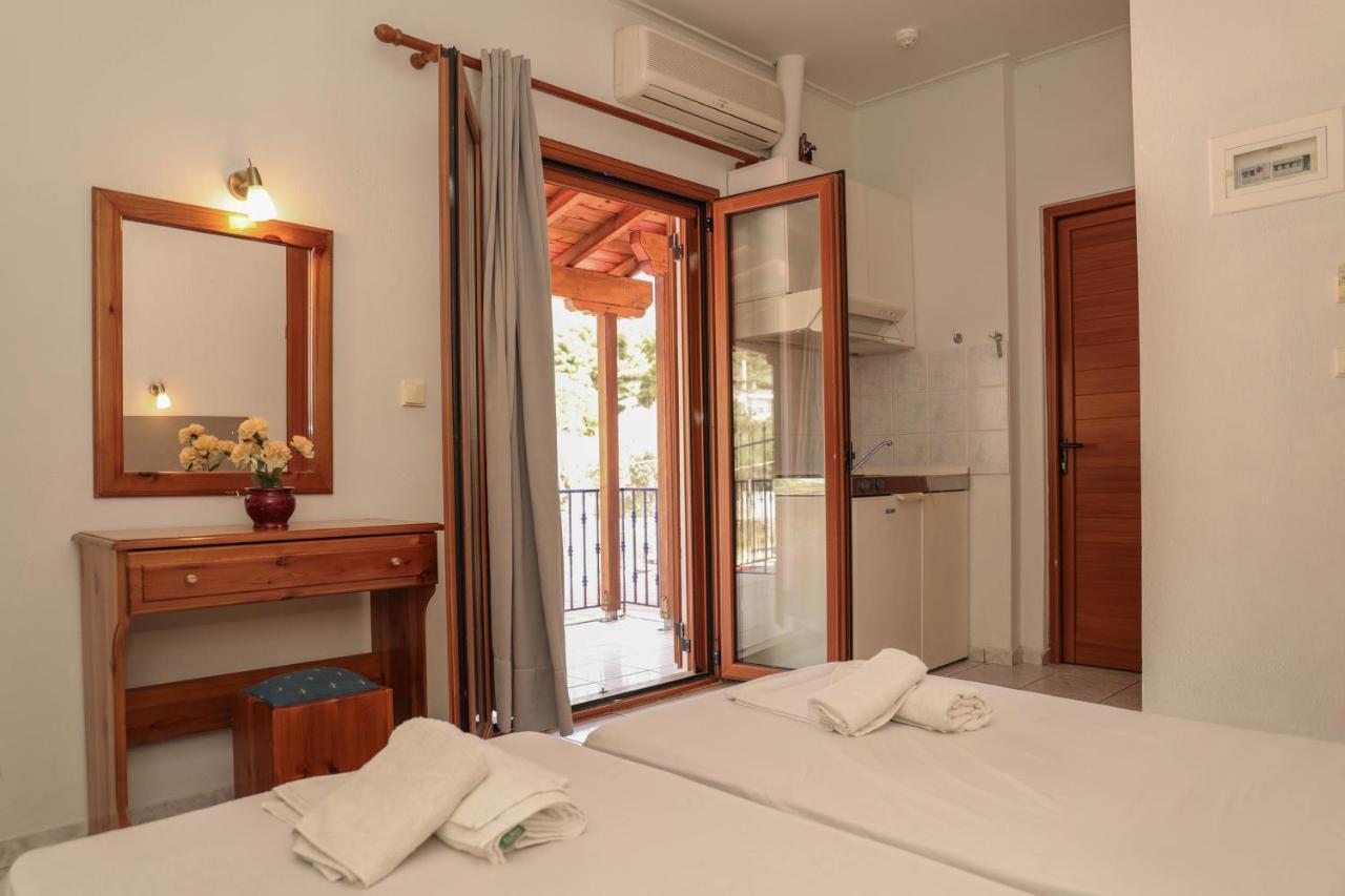 Ftelia Studios Skiathos Town Exterior foto