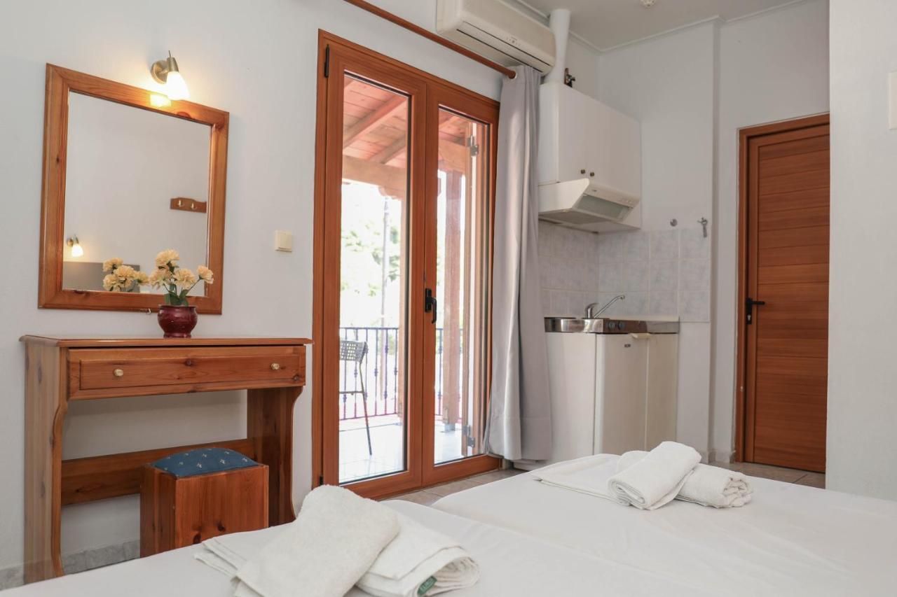 Ftelia Studios Skiathos Town Exterior foto